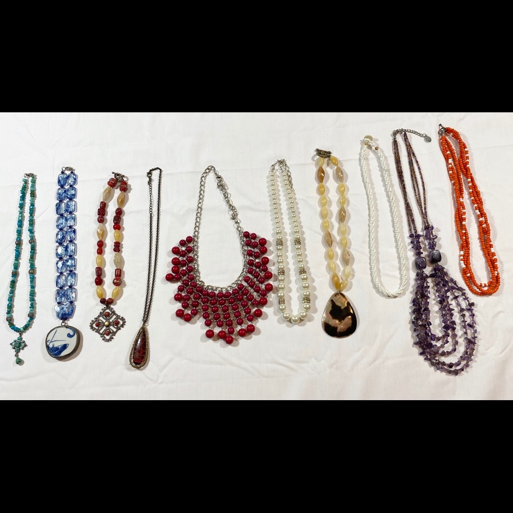 Lot of 10 necklaces